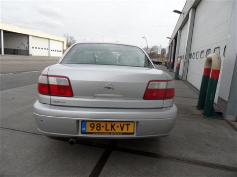 Opel Omega - 2.2i-16V Onyx Edition Nieuwst - 1