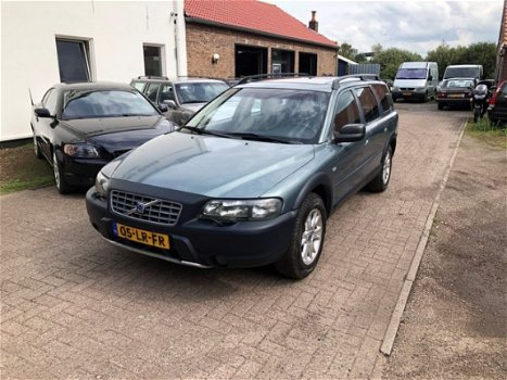 Volvo XC70 - 2.4 D5 AWD AUT, Schuifdak, Trekhaak, Stoelverw - 1