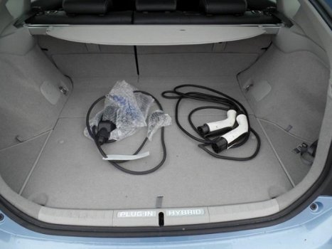 Toyota Prius - 1.8 Plug-in Aspiration Automaat, navi - 1