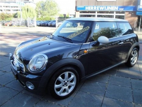 Mini Mini Cooper - 1.6 (Zwart/Wit-dak) met Airco, LM-velgen en Verstralers - 1