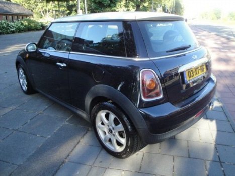 Mini Mini Cooper - 1.6 (Zwart/Wit-dak) met Airco, LM-velgen en Verstralers - 1