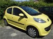 Peugeot 107 - 1.0-12V XS 5-Drs met o.a. Airco en Carbon-look dak - 1 - Thumbnail