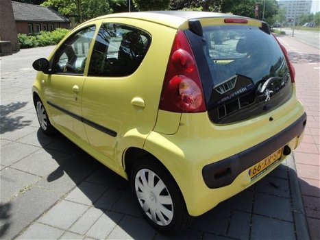 Peugeot 107 - 1.0-12V XS 5-Drs met o.a. Airco en Carbon-look dak - 1