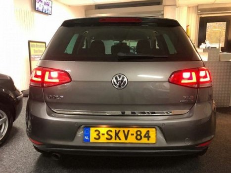 Volkswagen Golf - 1.6 TDI Highline BlueMotion CLIMA STOELVERW PARKASSIST 5DRS NW DISTRI RIEM - 1