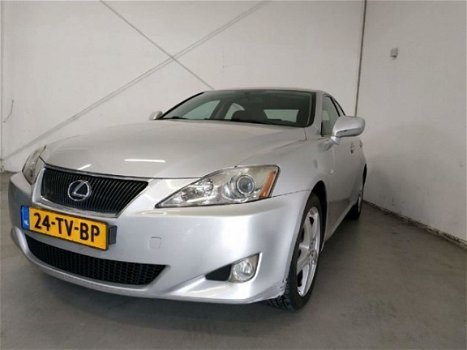 Lexus IS - 220d Business - 1