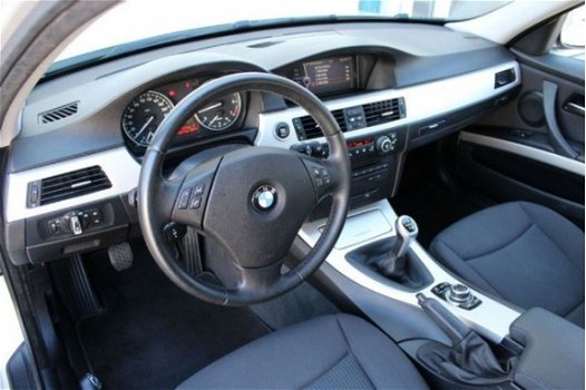 BMW 3-serie Touring - 3-serie 316i Business Line|PDC|Navi|Airco|NAP|TREKHAAK - 1