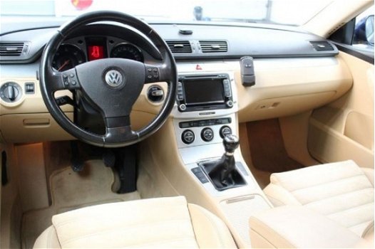 Volkswagen Passat Variant - Passat Variant 2.0 TDI Highline/NAVI/PDC/STOELVERW/TREKHAAK/LEDER/KEYLES - 1