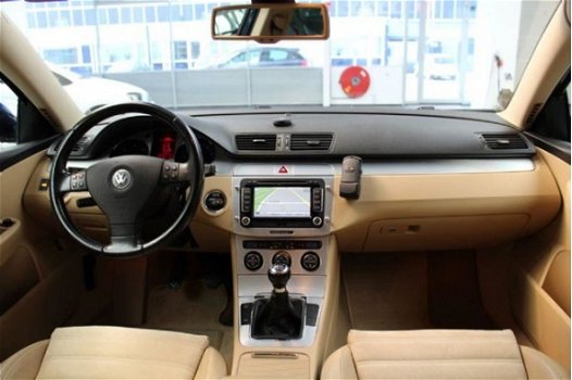 Volkswagen Passat Variant - Passat Variant 2.0 TDI Highline/NAVI/PDC/STOELVERW/TREKHAAK/LEDER/KEYLES - 1