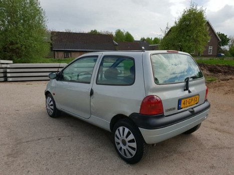 Renault Twingo - 1.2 Privilège Airco ijskoud weinig km Bj 2001 - 1