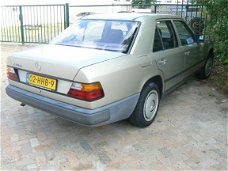 Mercedes-Benz 230 - (W124) E Zeer mooie en harde auto met slechts 165941 Km incl o.h.boekje