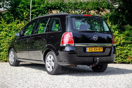 Opel Zafira - 1.6 Enjoy uitgevoerd met airco, trekhaak en 7 zitter - 1