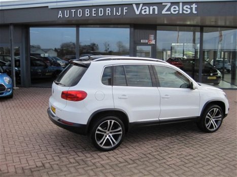 Volkswagen Tiguan - 2.0 TDI EDITION 4MOTION*NAVIGATIE*R-LINE VELGEN*AIRCO*LED*START/STOP - 1