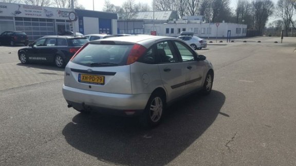 Ford Focus - 1.6-16V Ghia - 1