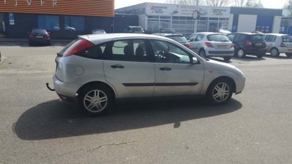 Ford Focus - 1.6-16V Ghia - 1