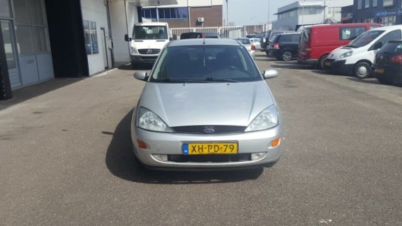 Ford Focus - 1.6-16V Ghia - 1