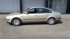 Volkswagen Passat - 2.0 Trendline - 1 - Thumbnail