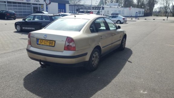 Volkswagen Passat - 2.0 Trendline - 1