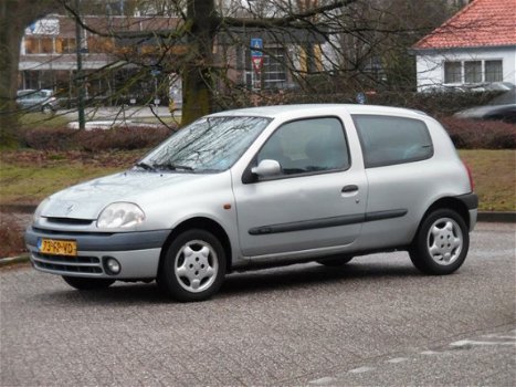 Renault Clio - 1.4-16V Si Stuurbekrachtiging/ Met Apk - 1