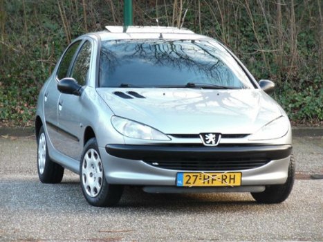 Peugeot 206 - 1.4 XR 5drs/Nieuwe Apk/Open Dak/Nap - 1