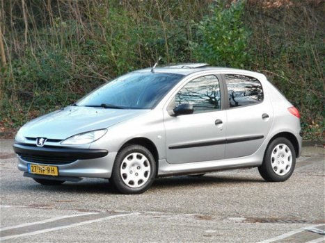 Peugeot 206 - 1.4 XR 5drs/Nieuwe Apk/Open Dak/Nap - 1