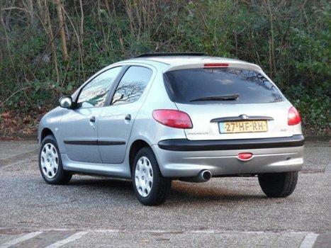 Peugeot 206 - 1.4 XR 5drs/Nieuwe Apk/Open Dak/Nap - 1