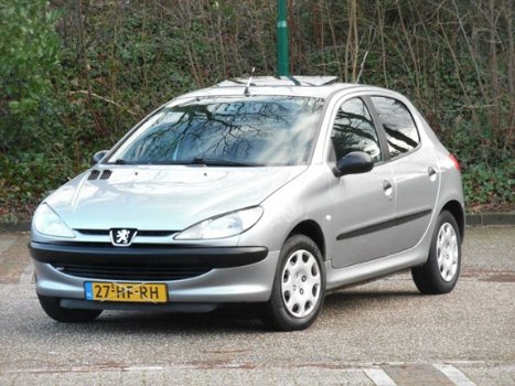 Peugeot 206 - 1.4 XR 5drs/Nieuwe Apk/Open Dak/Nap - 1