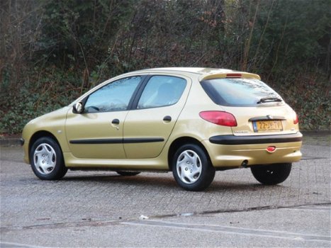 Peugeot 206 - 1.4 XT 5DRS/Nieuwe Apk/Nap - 1