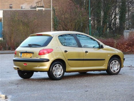 Peugeot 206 - 1.4 XT 5DRS/Nieuwe Apk/Nap - 1