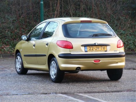 Peugeot 206 - 1.4 XT 5DRS/Nieuwe Apk/Nap - 1