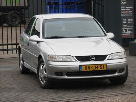 Opel Vectra - 1.6-16V Sport Edition/Nieuwe Apk/Airco - 1