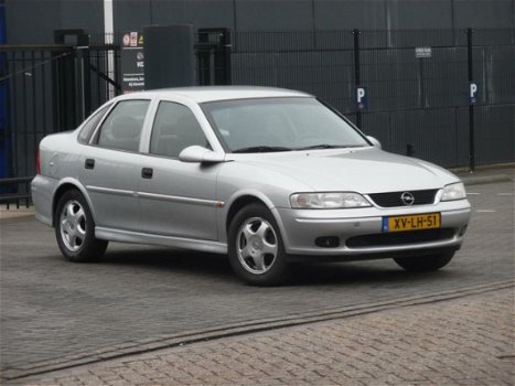 Opel Vectra - 1.6-16V Sport Edition/Nieuwe Apk/Airco - 1