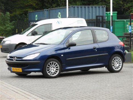 Peugeot 206 - 1.4 XR Nieuwe Apk/Nap - 1