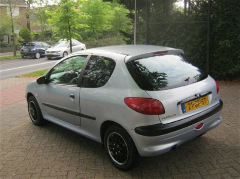 Peugeot 206 - 1.1 XR - 1