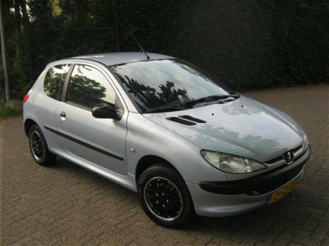 Peugeot 206 - 1.1 XR - 1