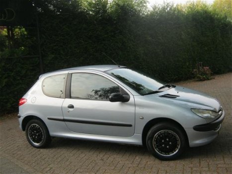 Peugeot 206 - 1.1 XR - 1