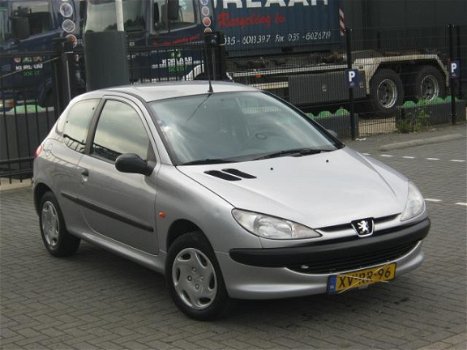 Peugeot 206 - 1.1 XR - 1