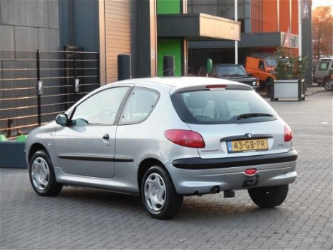 Peugeot 206 - 1.1 XR - 1