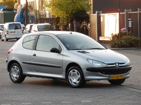 Peugeot 206 - 1.1 XR - 1