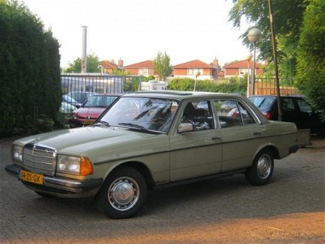 Mercedes-Benz 200-280 (W123) - 200-serie (200 D - 1