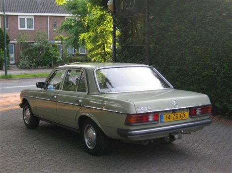 Mercedes-Benz 200-280 (W123) - 200-serie (200 D - 1