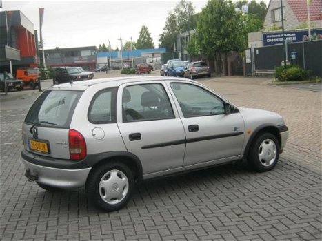 Opel Corsa - 1.2i-16V Strada - 1