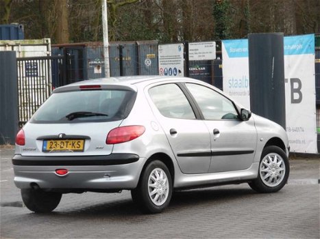 Peugeot 206 - 1.4 Gentry - 1