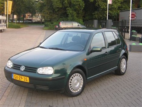 Volkswagen Golf - 1.6 Trendline - 1