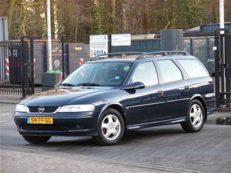 Opel Vectra Wagon - 1.6-16V Business Edition - 1