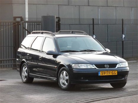 Opel Vectra Wagon - 1.6-16V Business Edition - 1