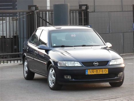 Opel Vectra - 1.6i-16V Pearl - 1