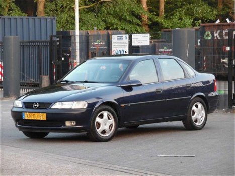 Opel Vectra - 1.6i-16V Pearl - 1