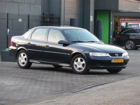 Opel Vectra - 1.6-16V Sport Edition Nieuwe Apk/Nap - 1