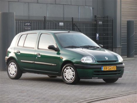 Renault Clio - 1.6 RN MAX 5DRS/Automaat/NAP/APK - 1