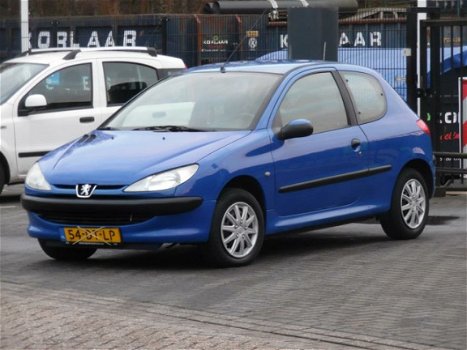 Peugeot 206 - 1.4 XT Nieuwe APK/Airco/NAp/ - 1